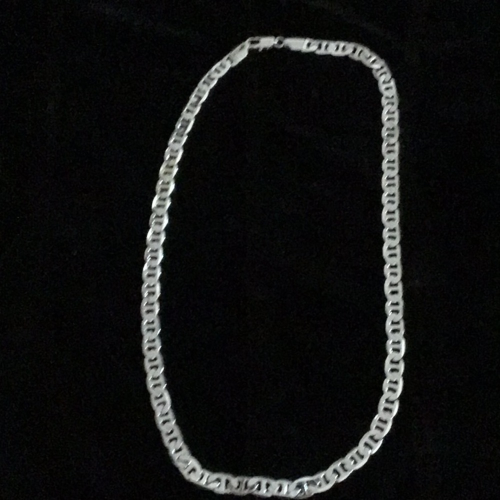 Chain link necklace